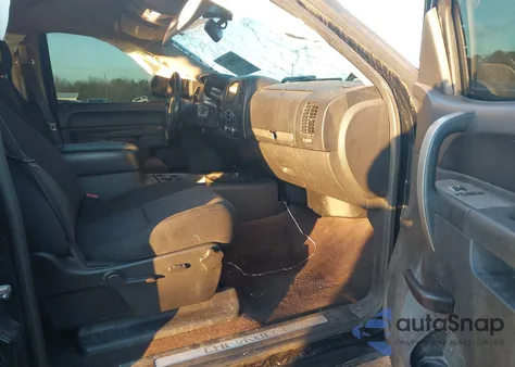 2011 Chevrolet Silverado 1500 Lt z USA, uszkodzony, nr VIN 3GCPKSE29BG229502